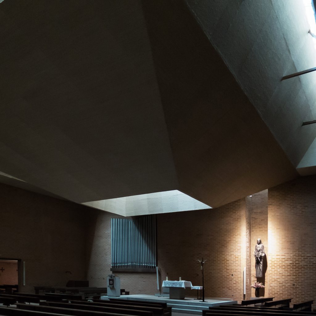 From urbanism to “interiority”: Nuestra Señora de la Luz Church